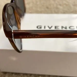 Givenchy | Accessories | New In Box Givenchy 56mm Gradient  display picture 2